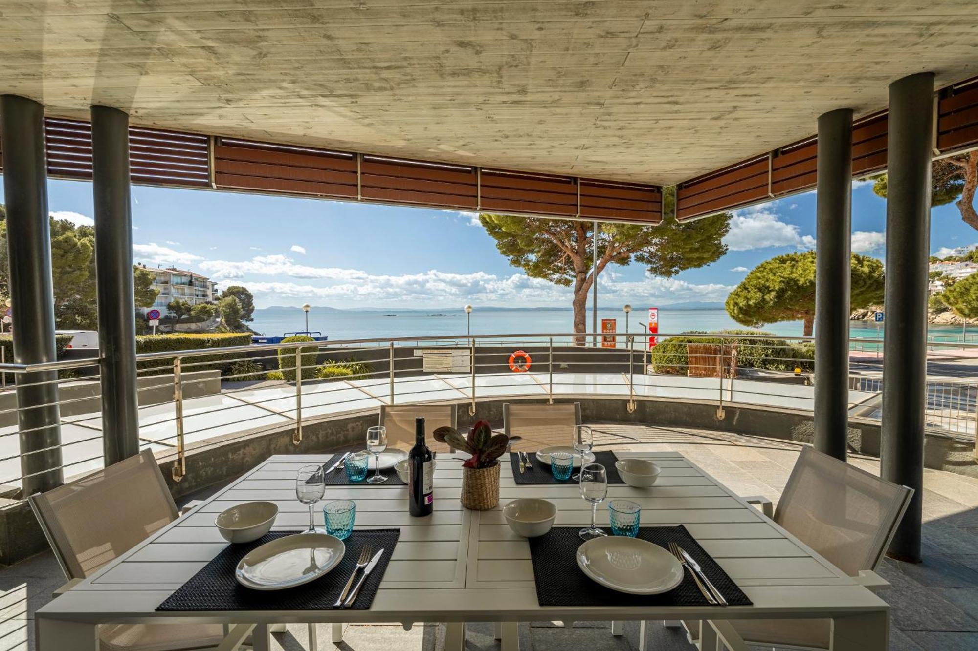 Apartamento Con Gran Terraza Delante Del Mar Roses Exterior photo