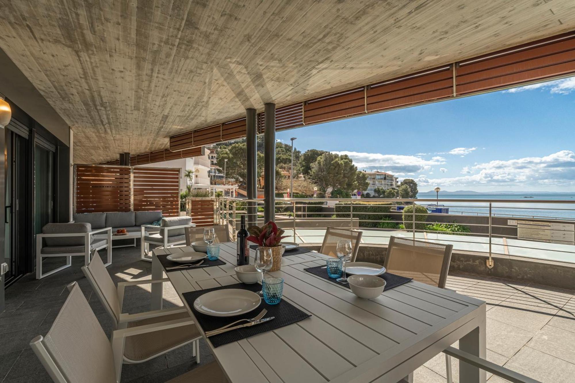 Apartamento Con Gran Terraza Delante Del Mar Roses Exterior photo